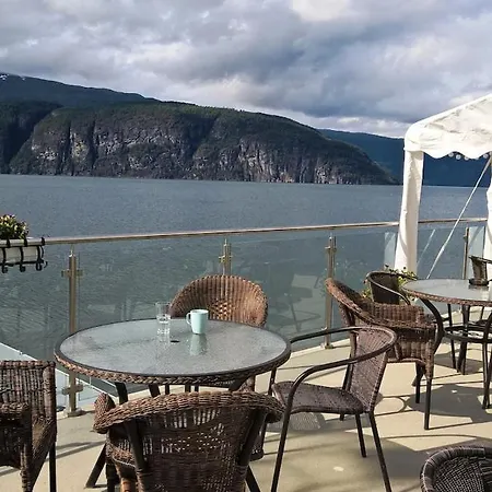 Panorama By The Fjord - Stryn Villa