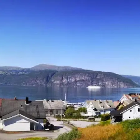 Villa Panorama By The Fjord - Stryn